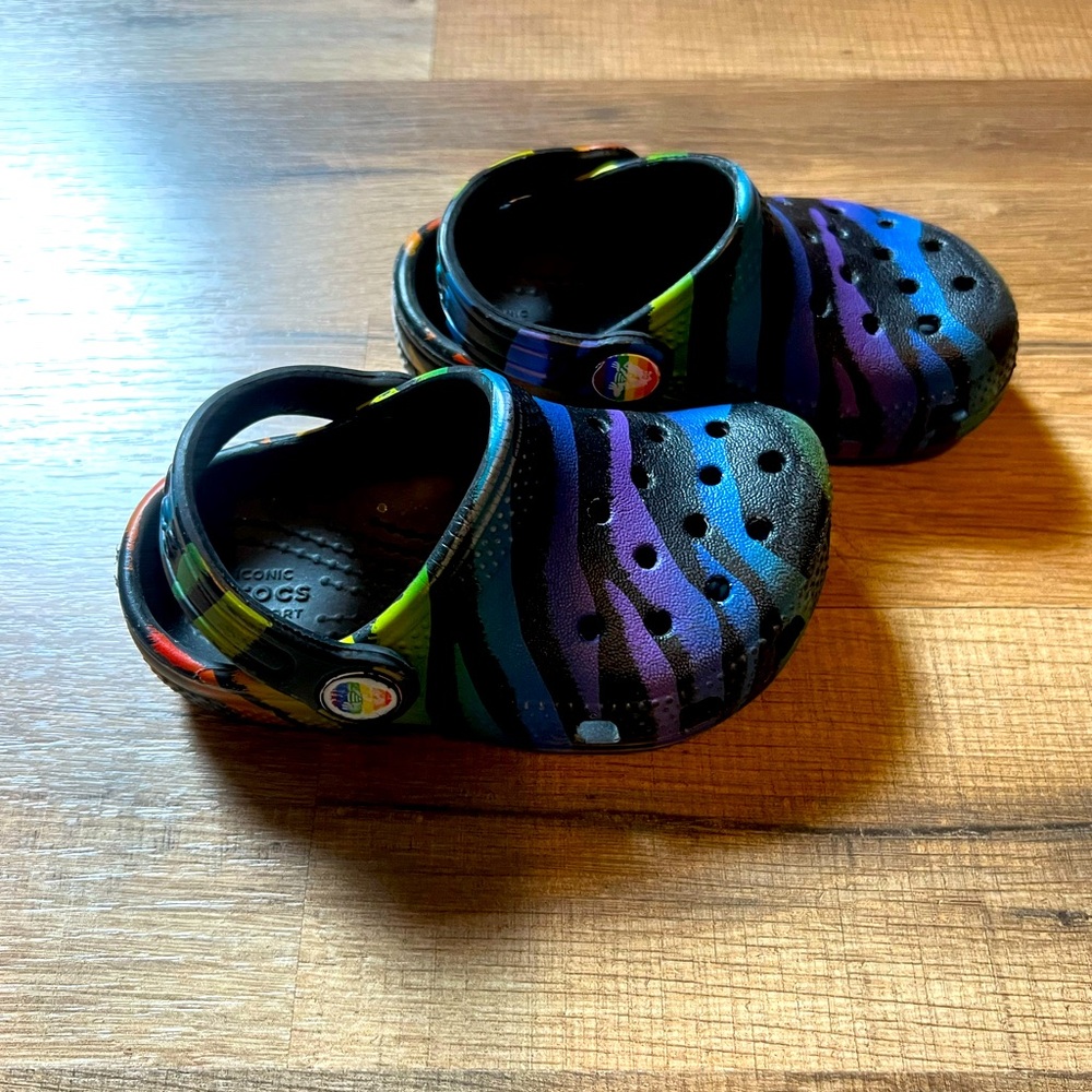 CROCS